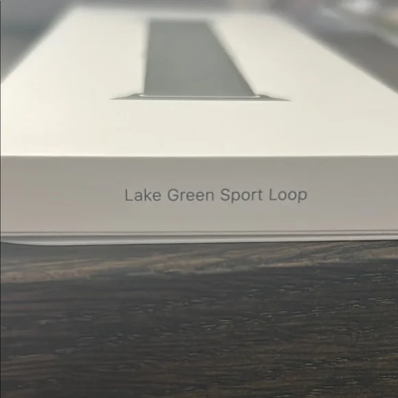 NWT Apple Watch SE (2nd Gen) w/ GPS 40mm - Picture 12 of 15